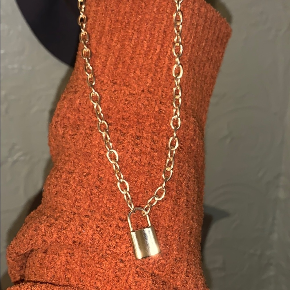 Trendy Chain & Lock necklace